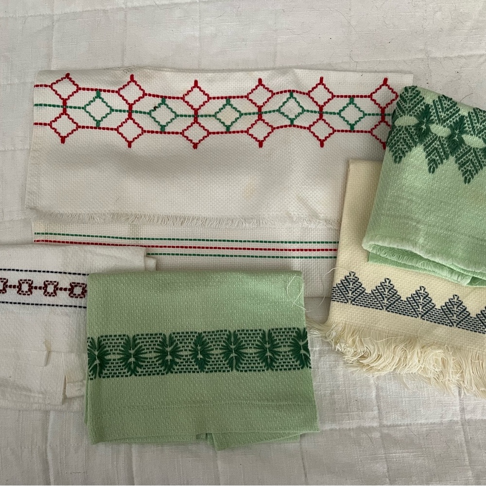 Huck embroidered towels set 5